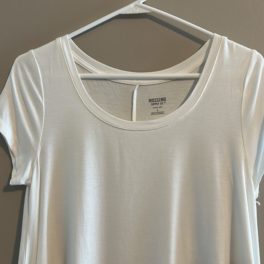 NWT Mossimo Tee Size S - Picture 2 of 6
